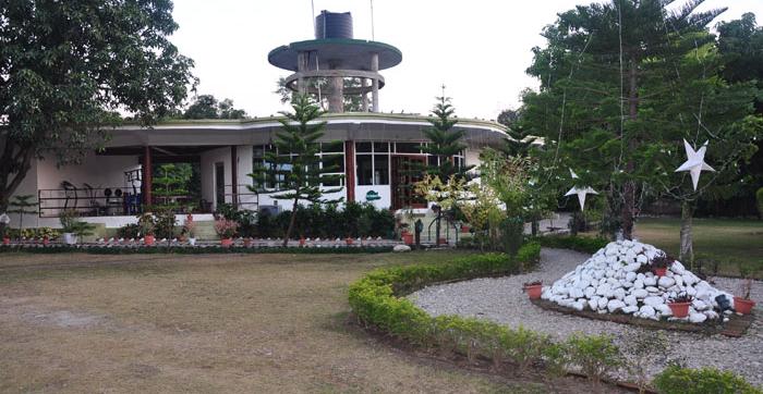 Kanwhizz HUM TUM Resort